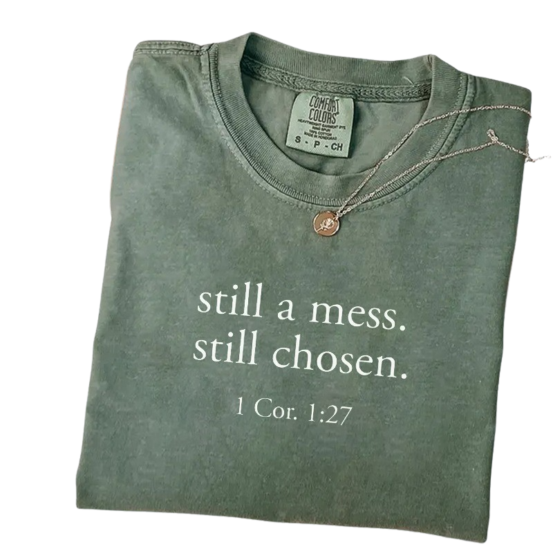 Still a Mess. Still Chosen. – Minimalist Christian Bible Verse T-Shirt